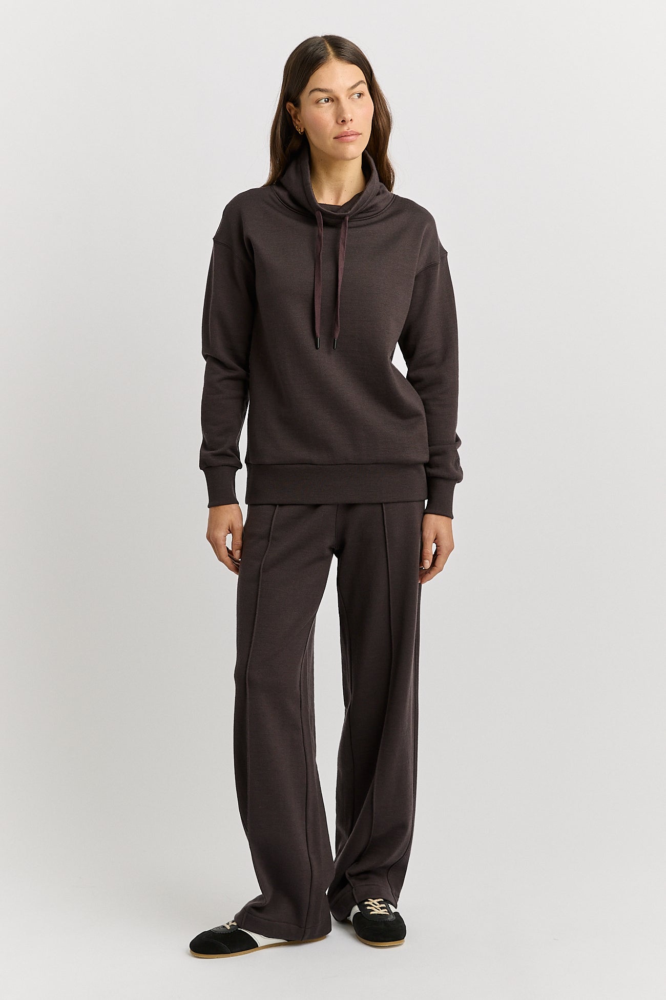 Lounge Funnel Neck
