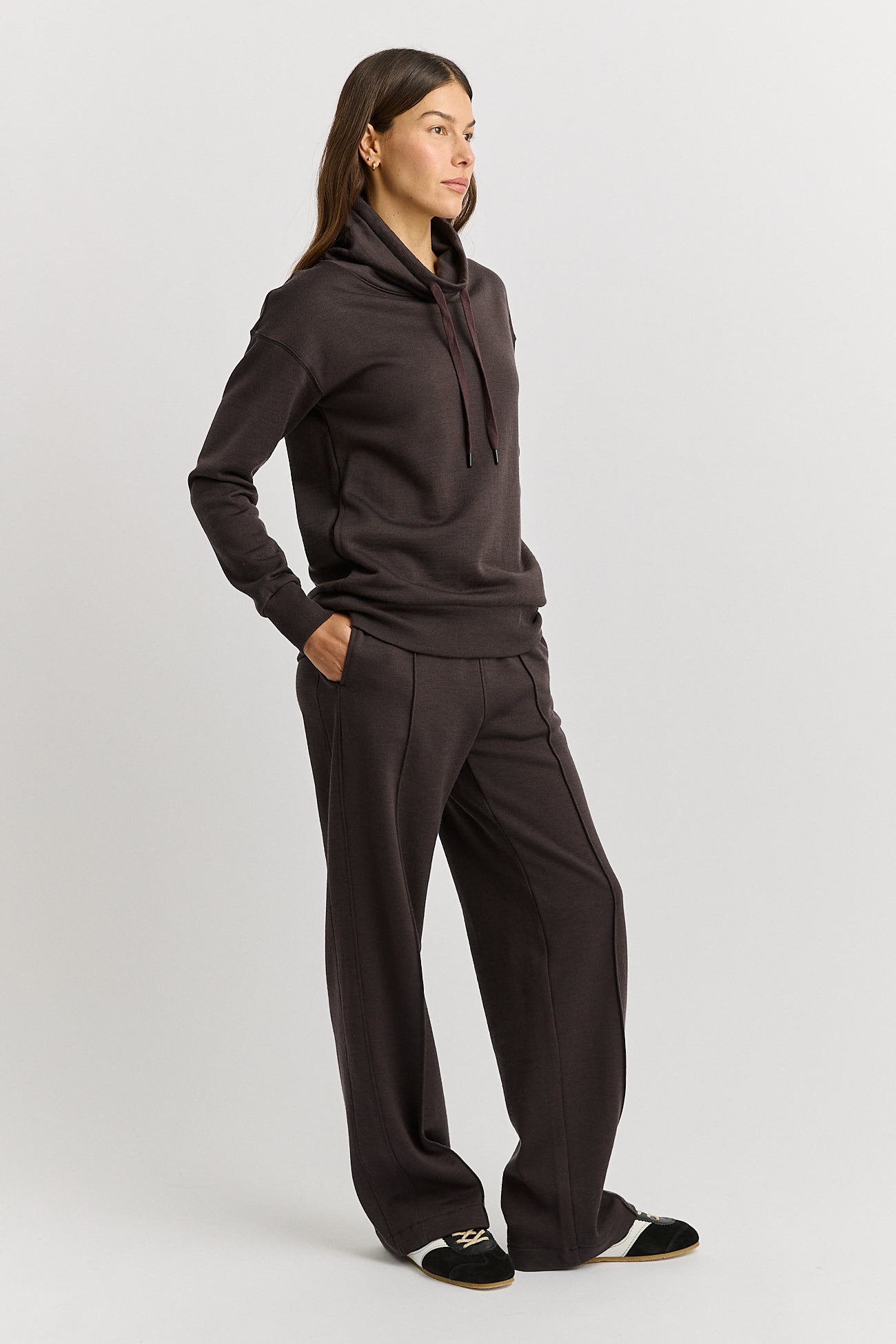Lounge Funnel Neck