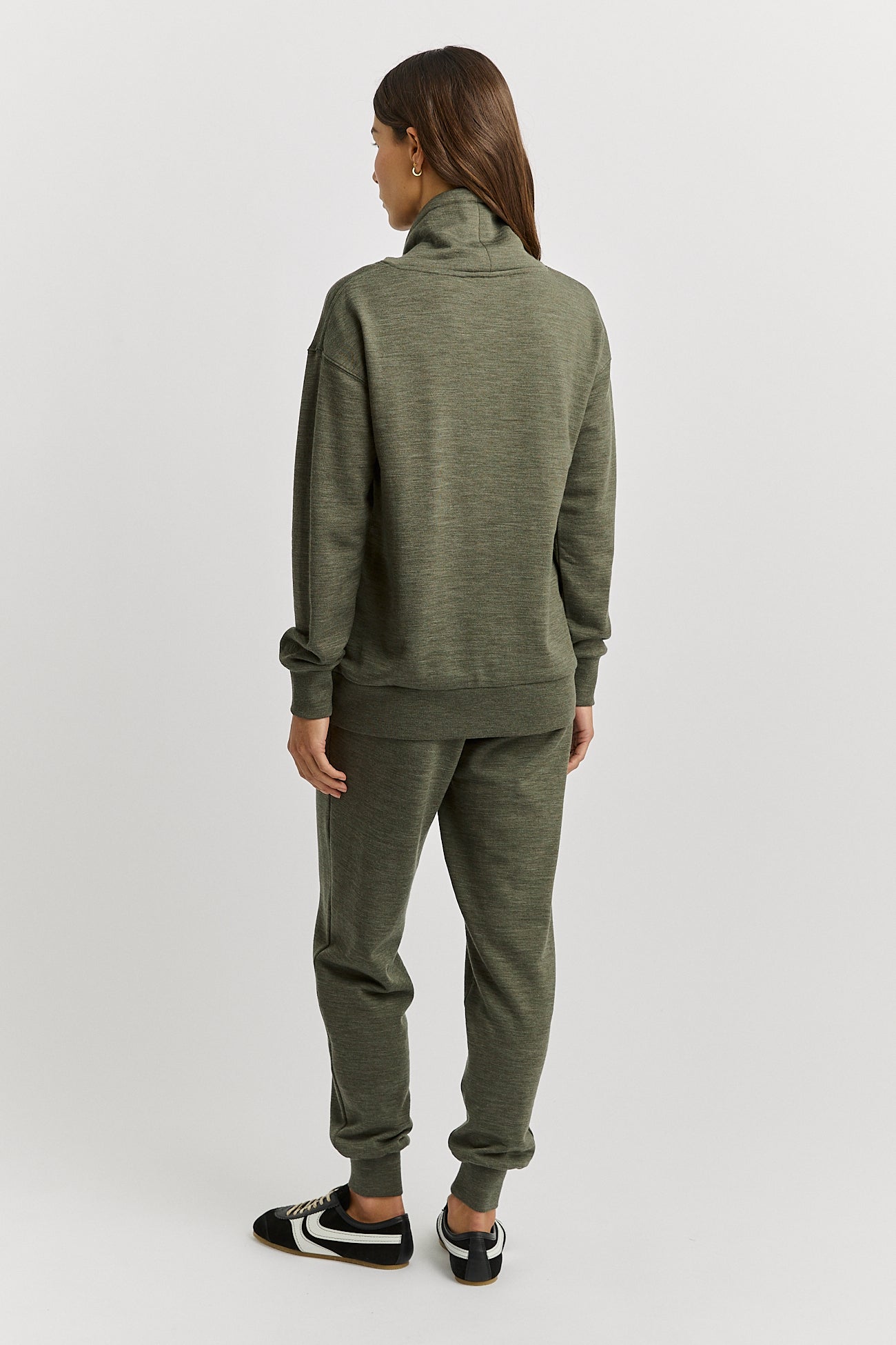 Lounge Funnel Neck