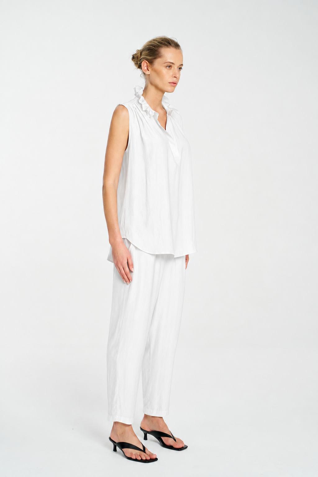 Frill Neck Tank