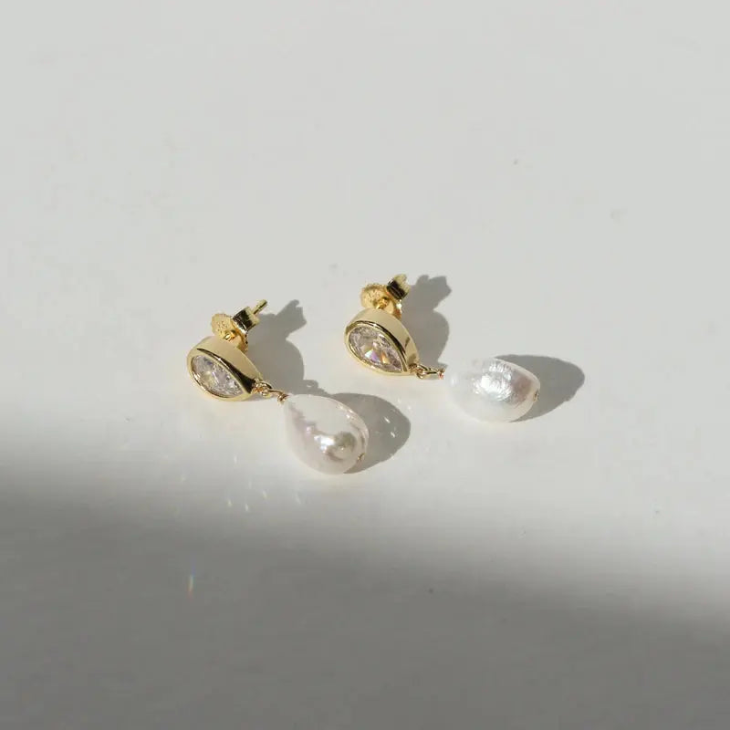 Eros Pear & Pearl Earings Saint Valentine