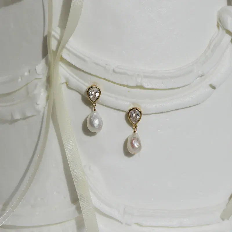 Eros Pear & Pearl Earings Saint Valentine