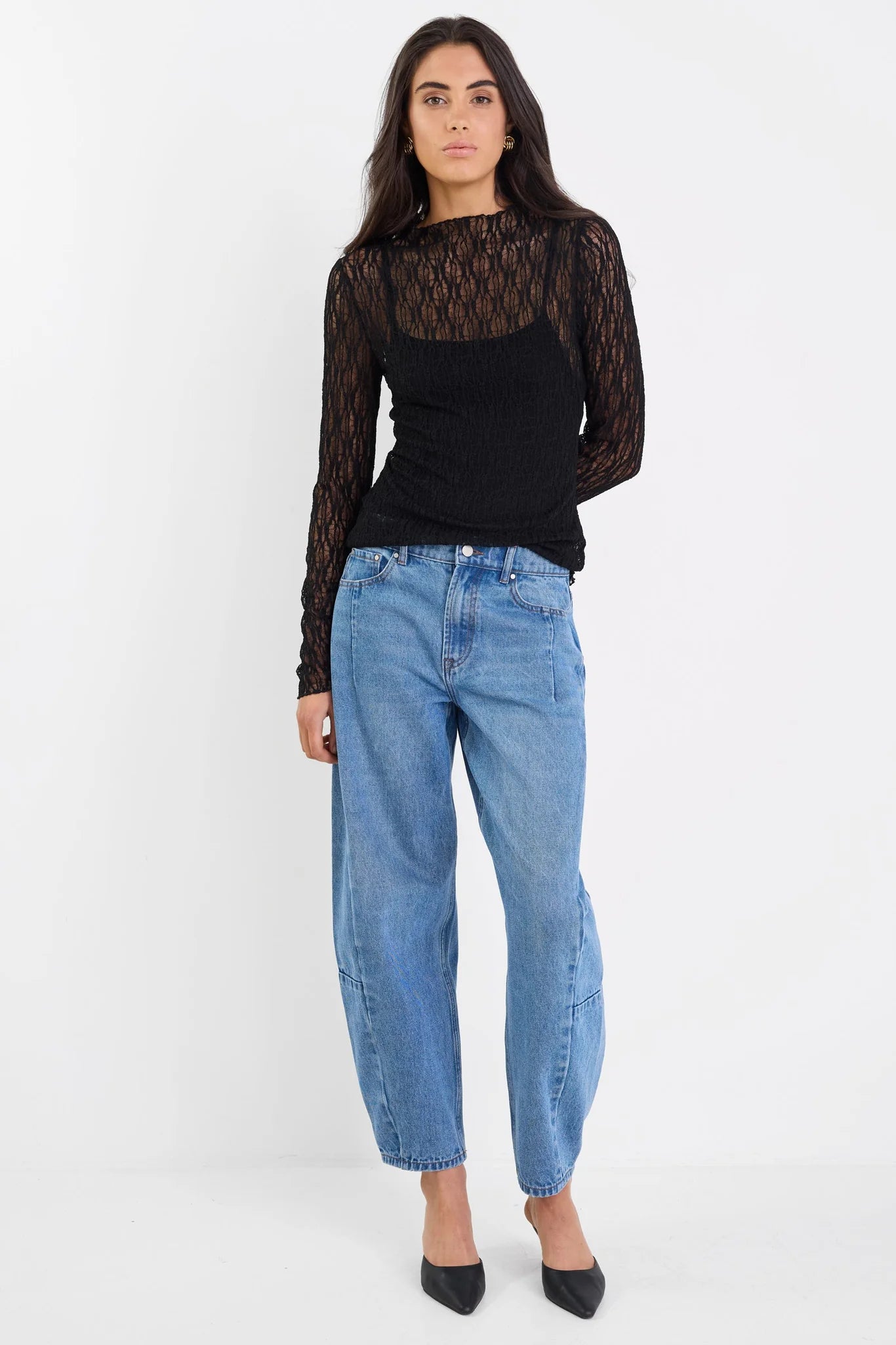 GIVING BLACK LACE LONG SLEEVE TOP