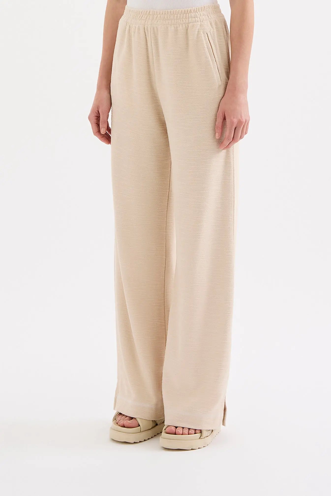 Sutton Pant Nude Lucy