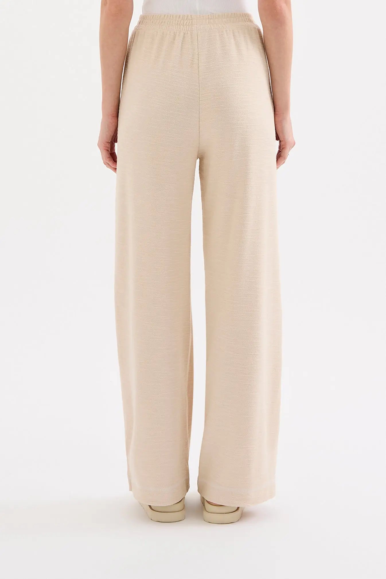 Sutton Pant Nude Lucy