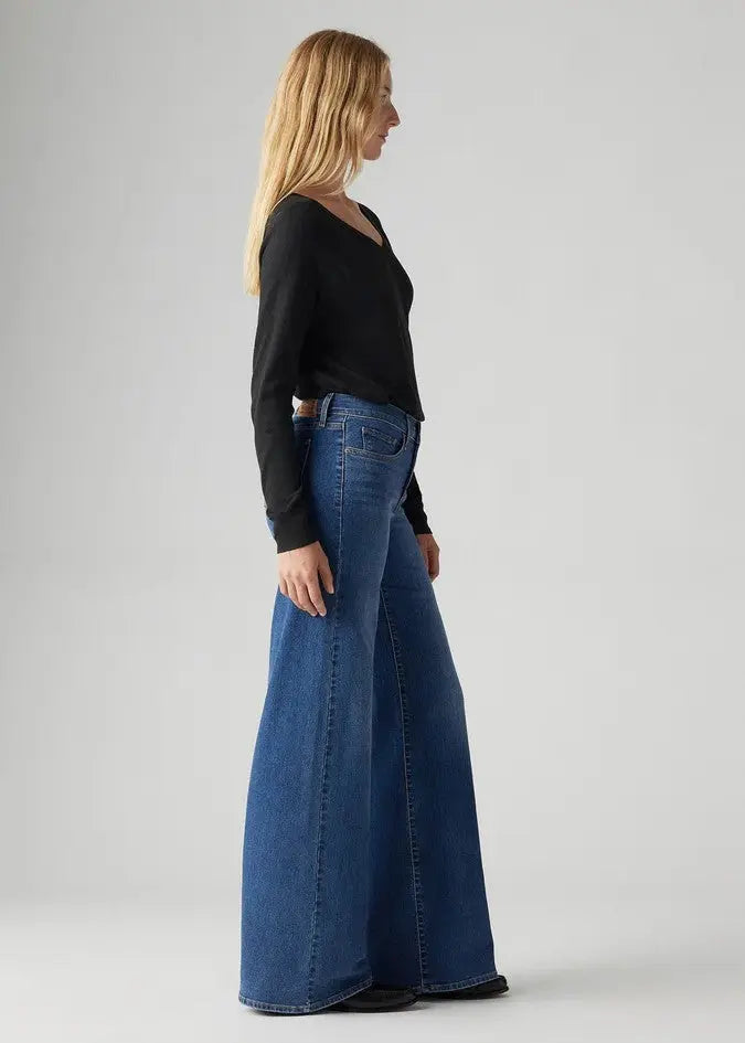 318 Shaping Wide Leg Jeans Levis