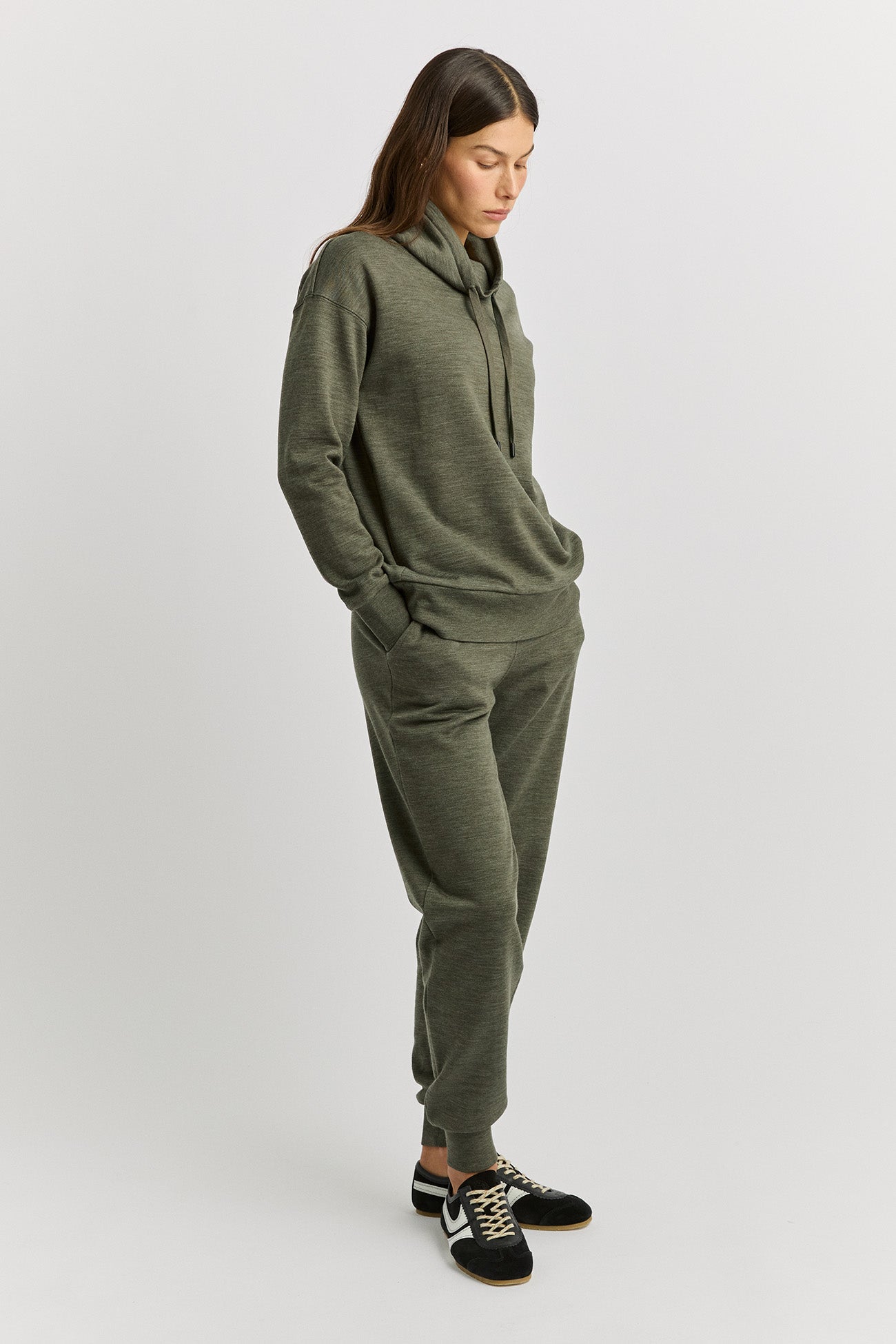 Lounge Funnel Neck