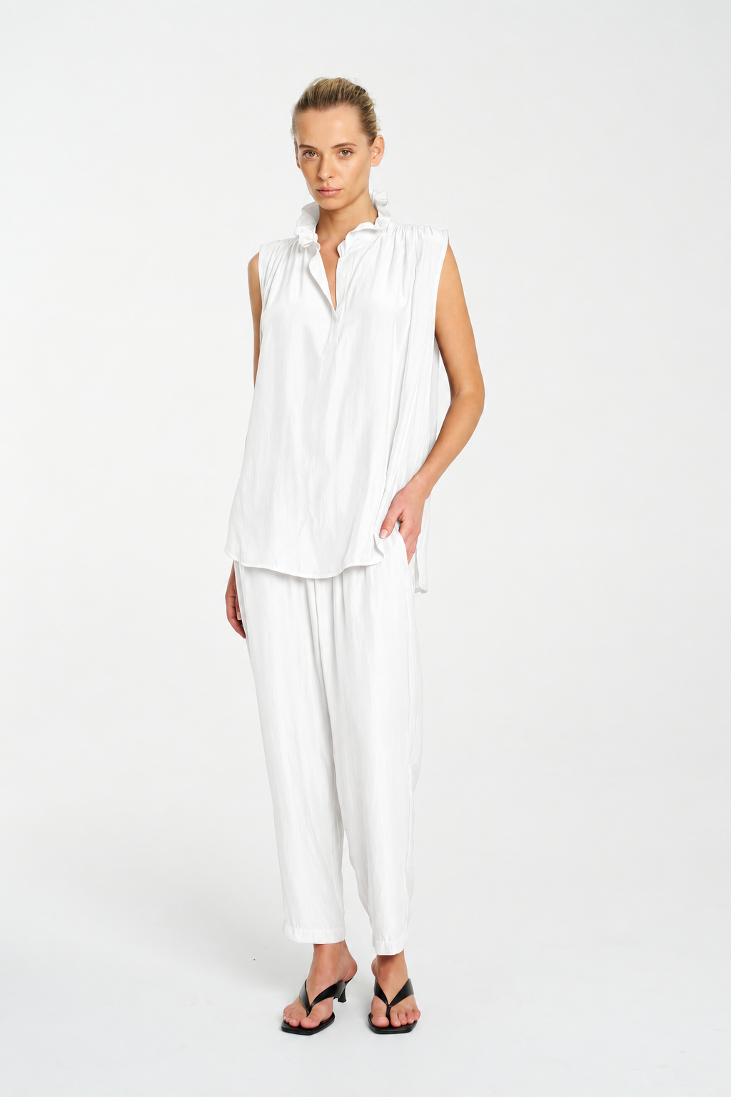 Frill Neck Tank