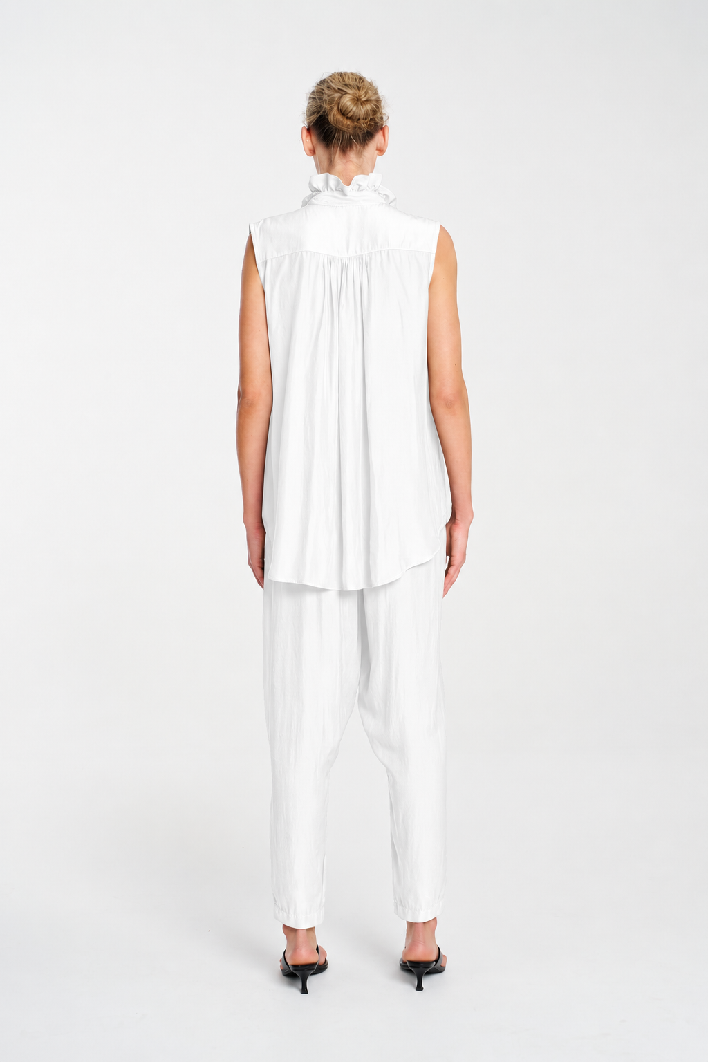 Frill Neck Tank