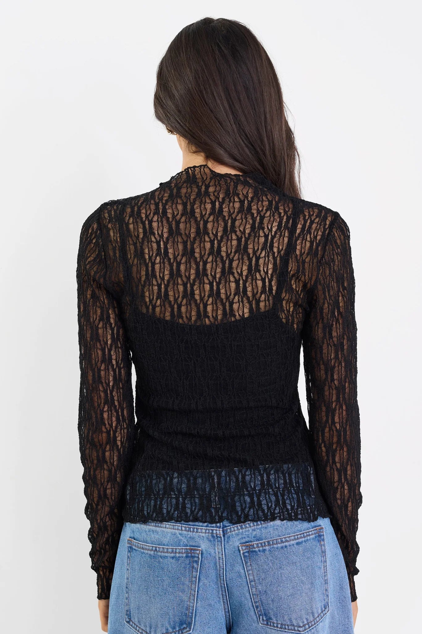 GIVING BLACK LACE LONG SLEEVE TOP