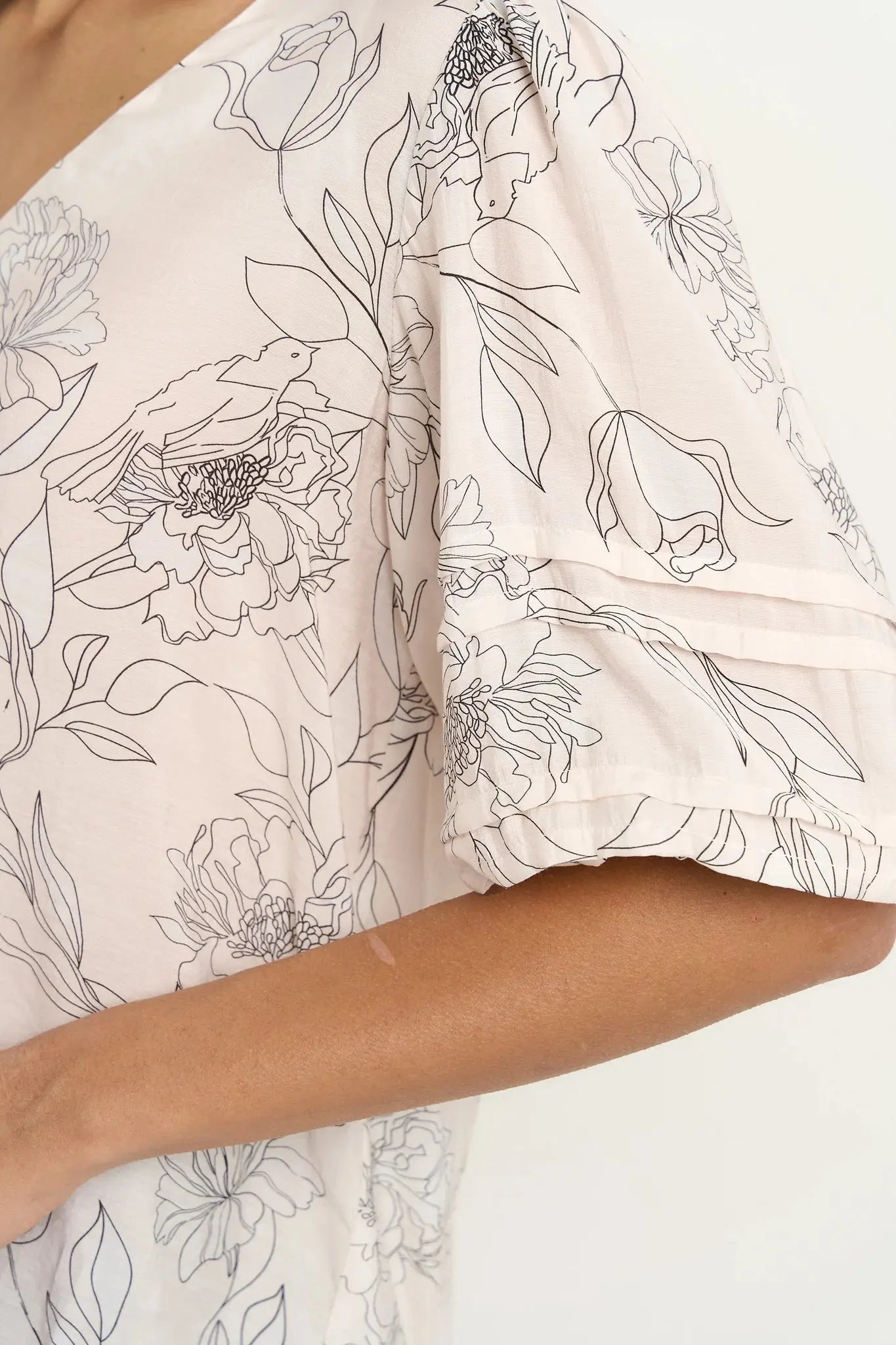 Recall Ivory Sketch Floral Pleat Sleeve Crew Top Ivy + Jack
