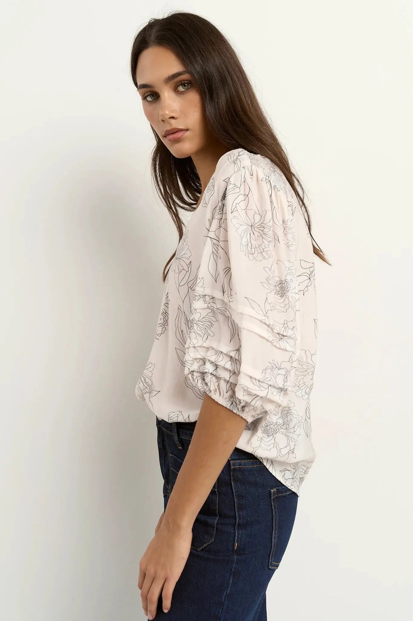 Recall Ivory Sketch Floral Pleat Sleeve Crew Top Ivy + Jack