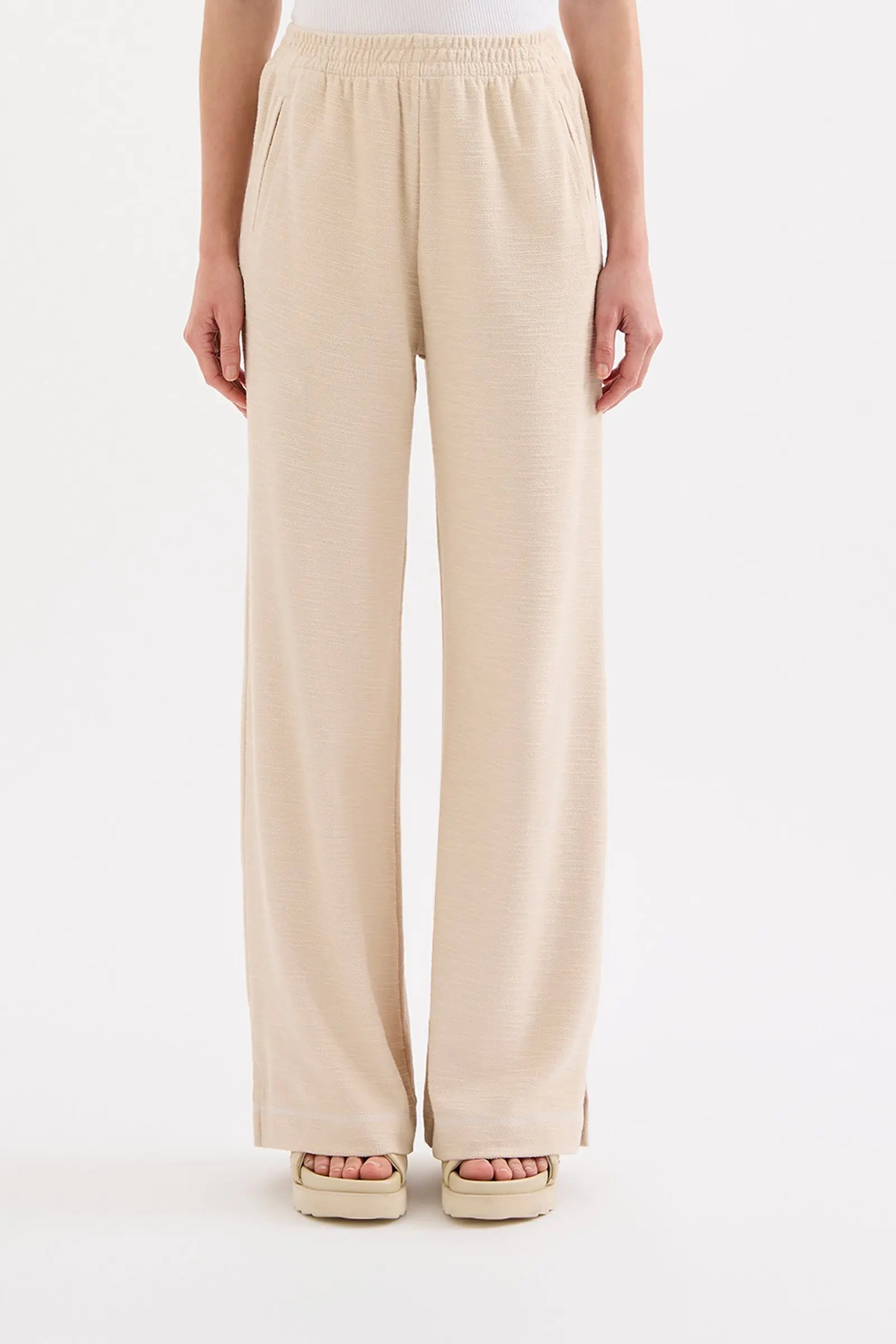 Sutton Pant Nude Lucy