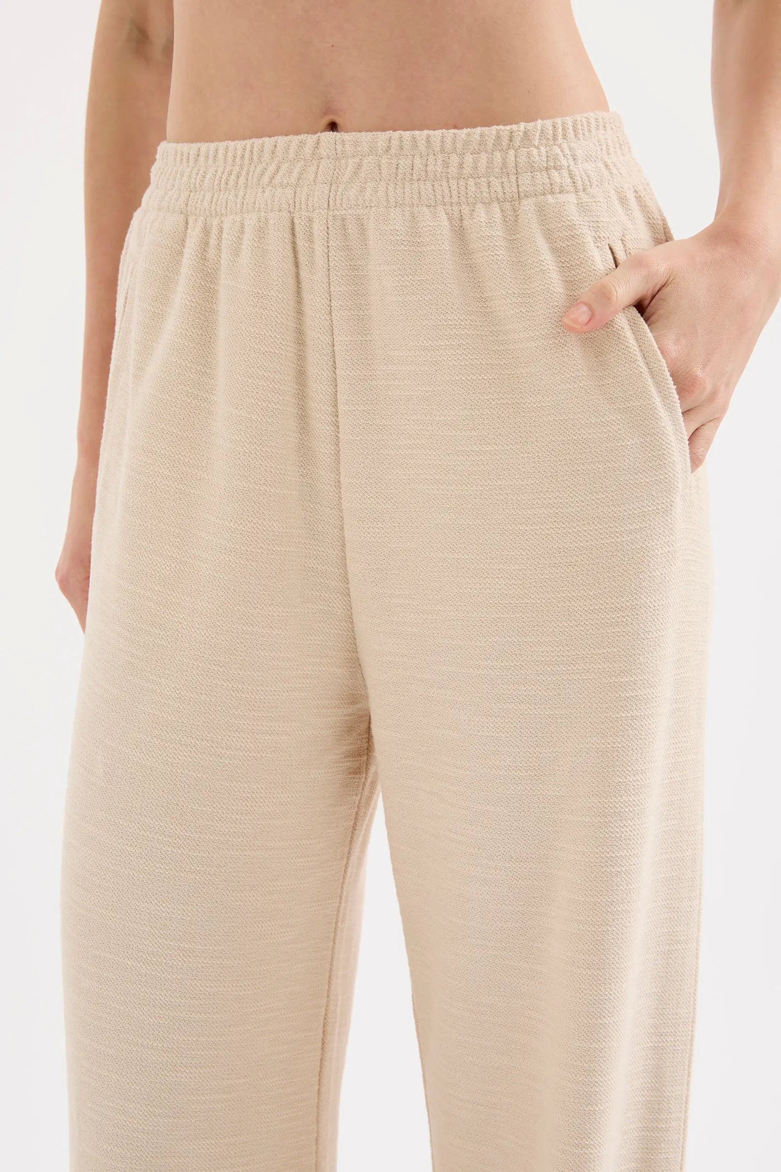 Sutton Pant Nude Lucy