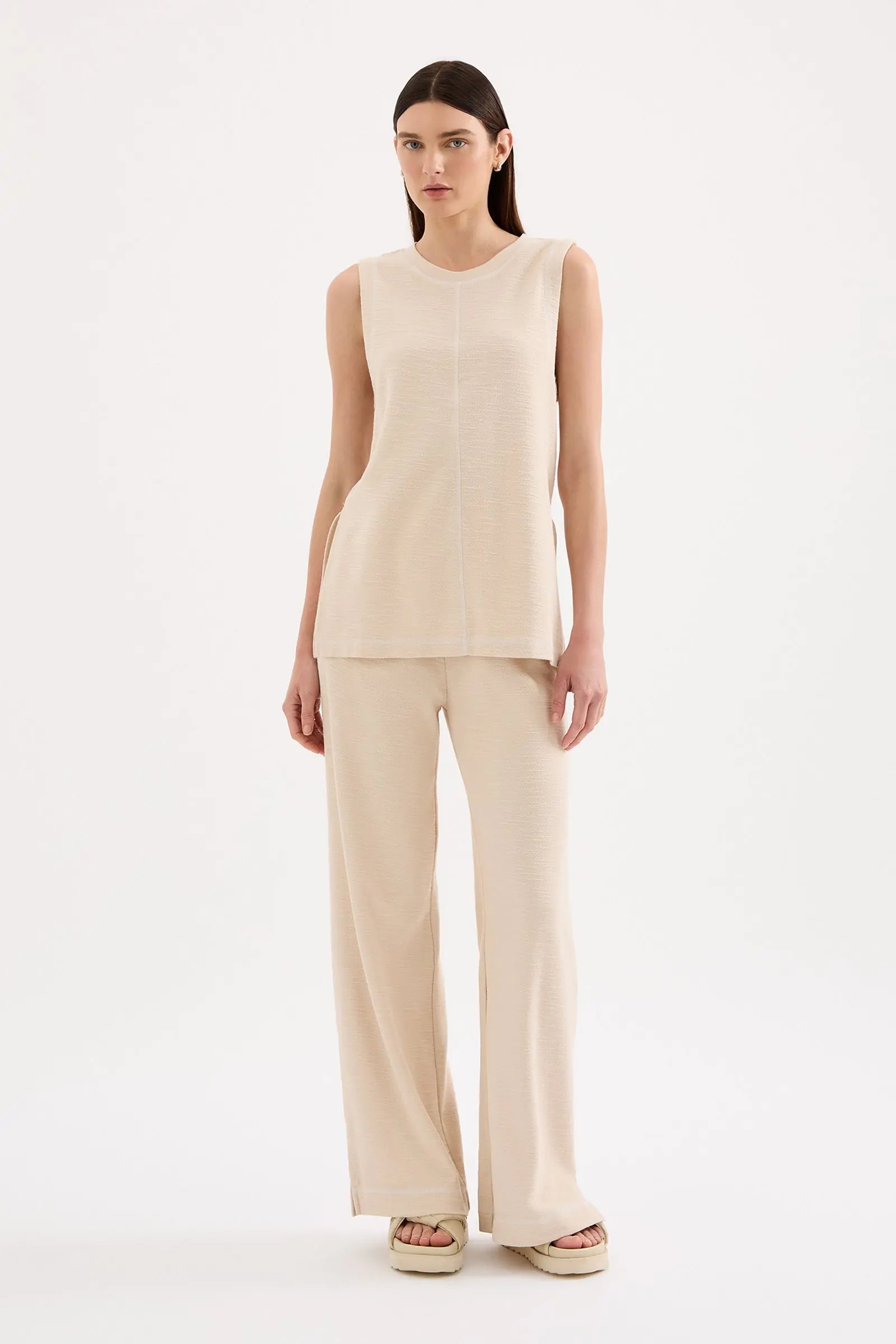 Sutton Pant Nude Lucy